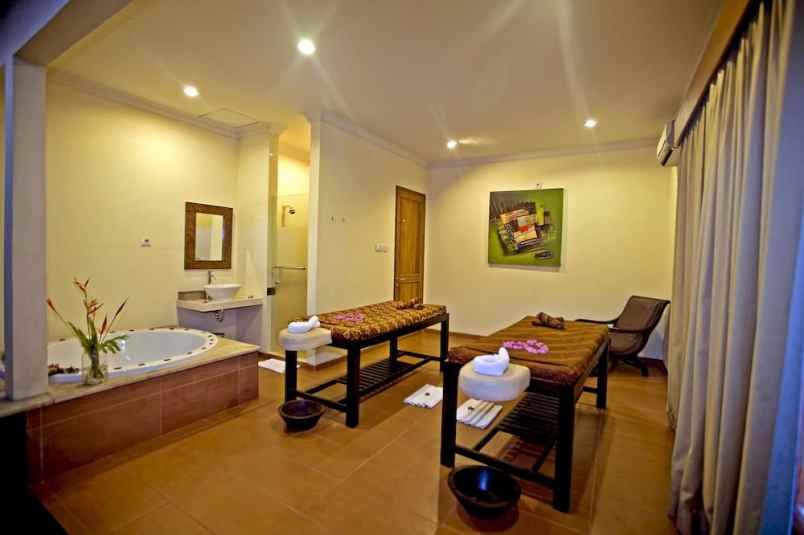 dijual hotel trawangan