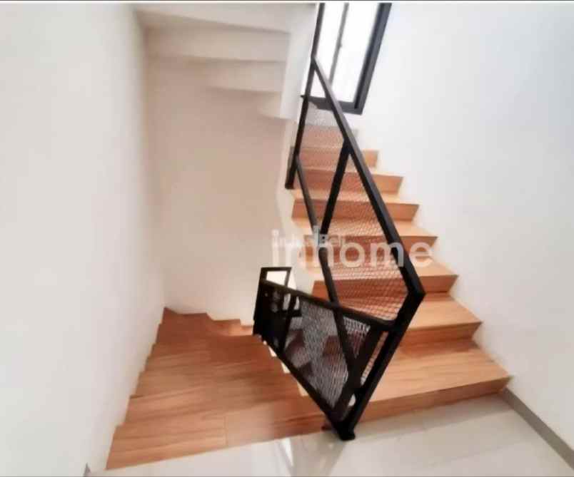 dijual kost jl palakali