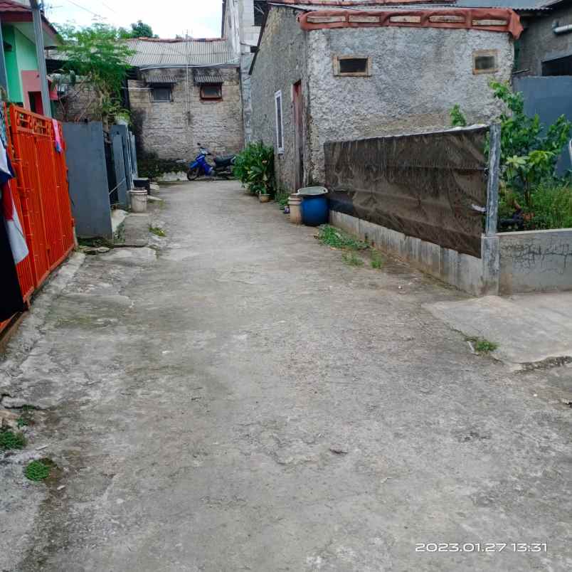 dijual murah rumah secondary di simpangan depok