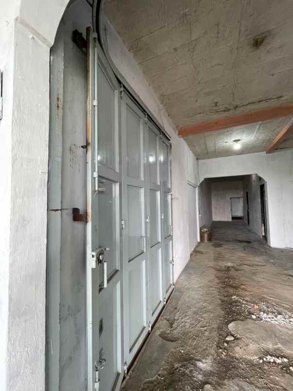 dijual ruko posisi strategis pinggir jl raya