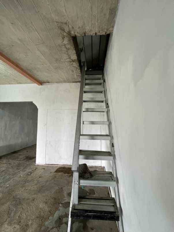 dijual ruko posisi strategis pinggir jl raya