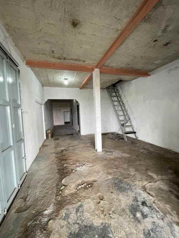 dijual ruko posisi strategis pinggir jl raya