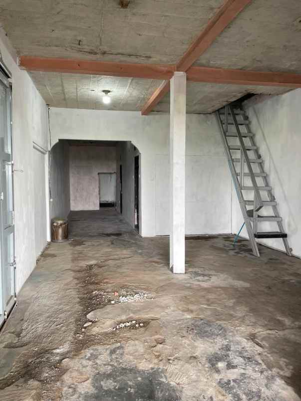 dijual ruko posisi strategis pinggir jl raya