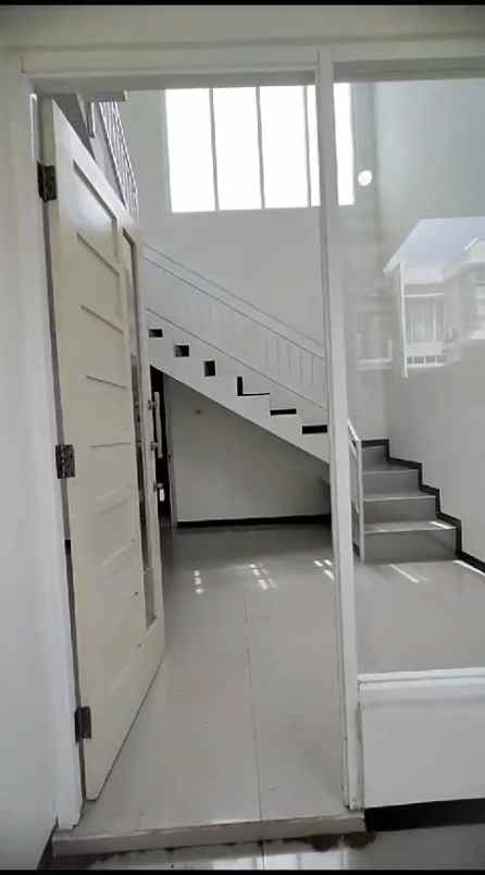 dijual rumah 2 lantai di tegalgondo kota malang