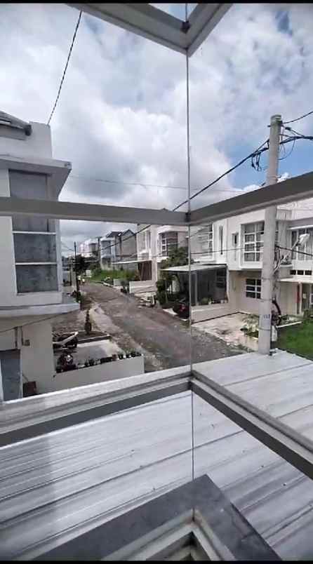 dijual rumah 2 lantai di tegalgondo kota malang