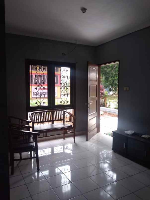 dijual rumah 2 lantai telaga f