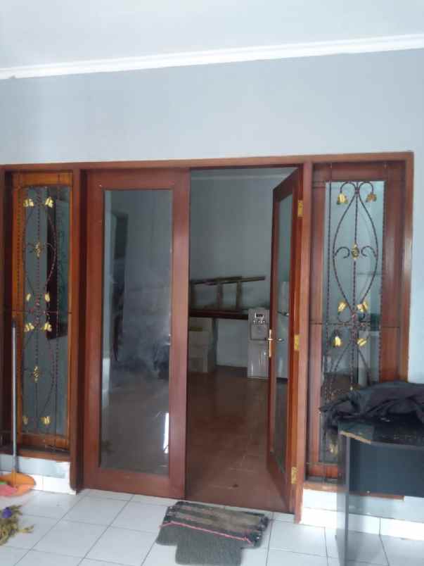 dijual rumah 2 lantai telaga f