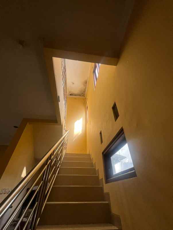 dijual rumah 2 lantai universiti residence