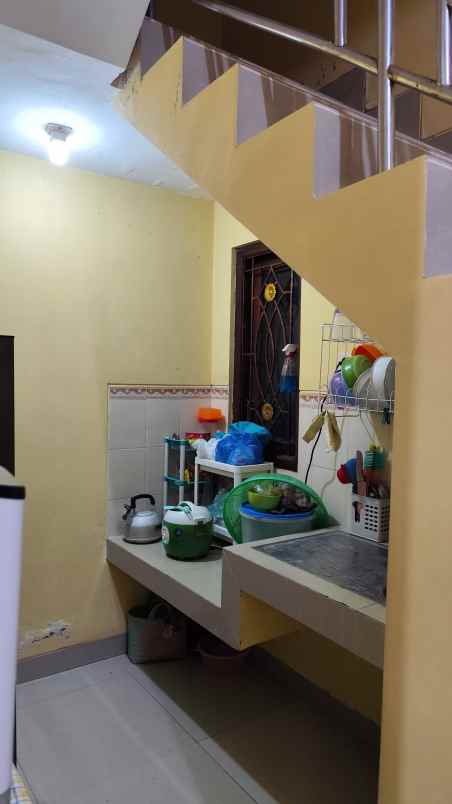 dijual rumah 2 lantai universiti residence