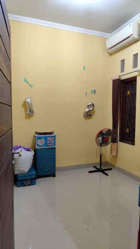 dijual rumah 2 lantai universiti residence