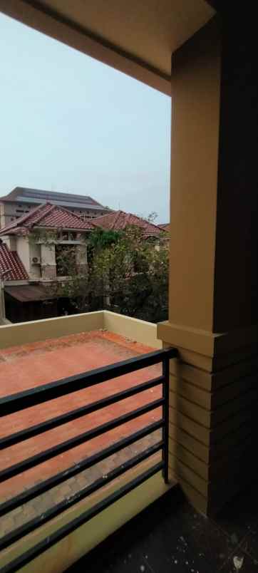 dijual rumah a yani