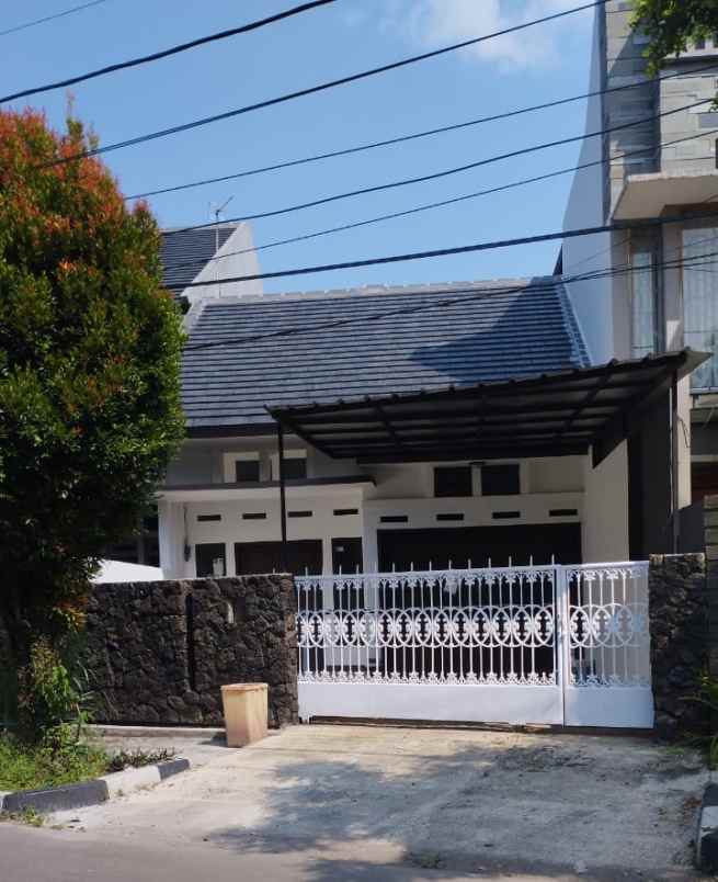 dijual rumah antapani