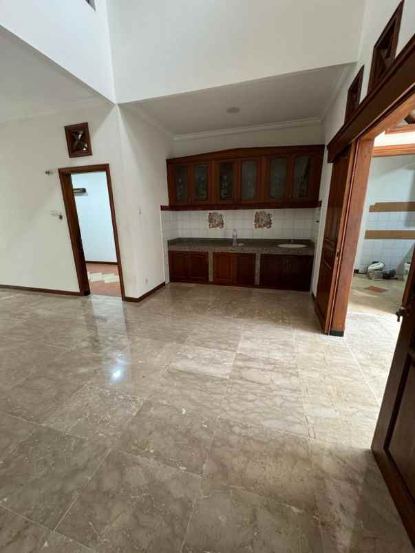 dijual rumah babatan pantai