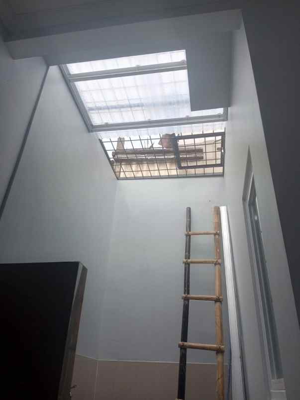 dijual rumah bagus strategis di perum maharaja depok