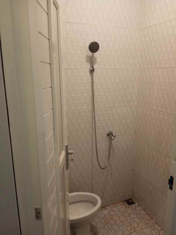 dijual rumah bagus strategis di perum maharaja depok