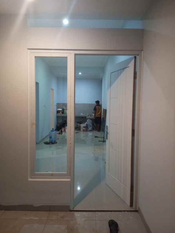 dijual rumah bagus strategis di perum maharaja depok