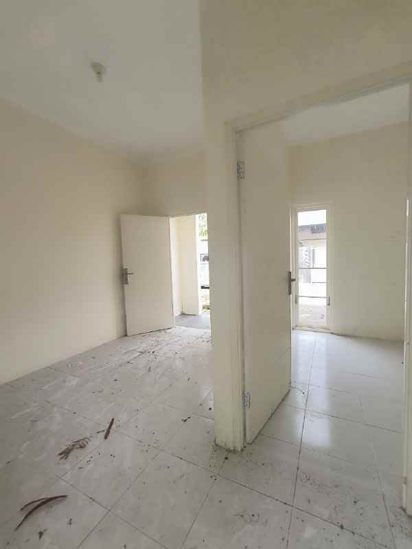 dijual rumah baru gress royal emran kedamean gresik