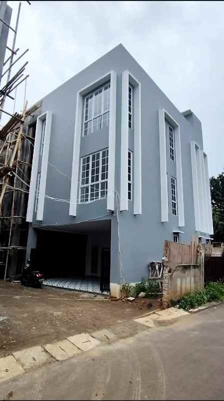 dijual rumah beji