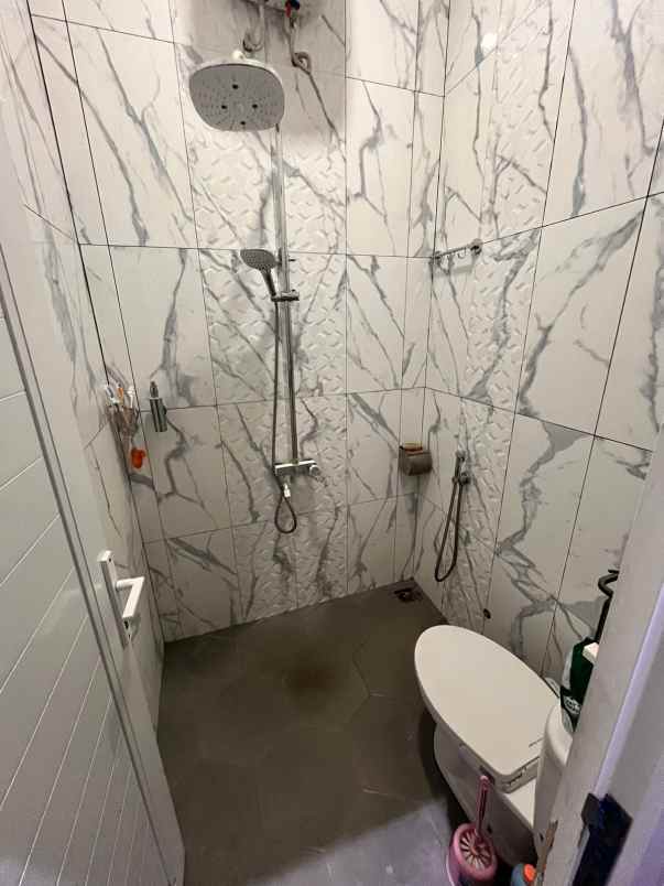 dijual rumah beji depok