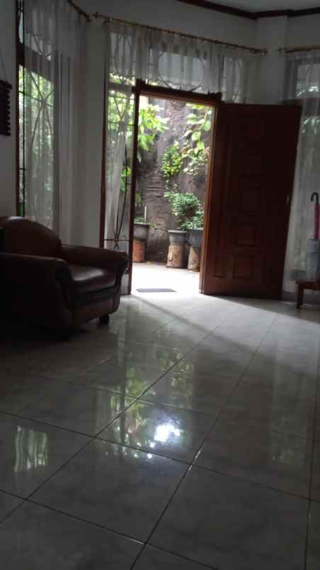 dijual rumah benhil