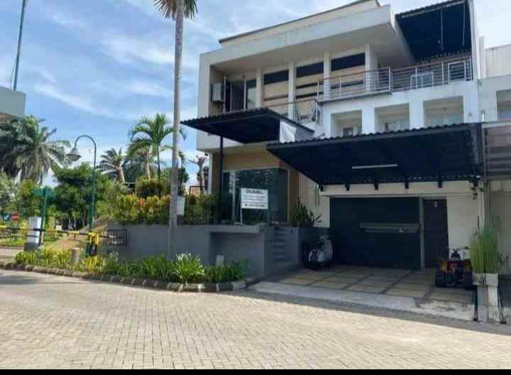 dijual rumah bukit golf