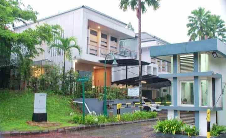 dijual rumah bukit golf