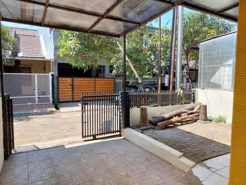 dijual rumah bumi adipura