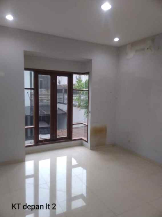 dijual rumah cantik di lebak bulus