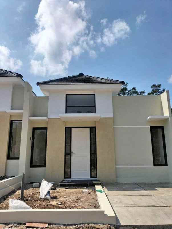 dijual rumah cemorokandang