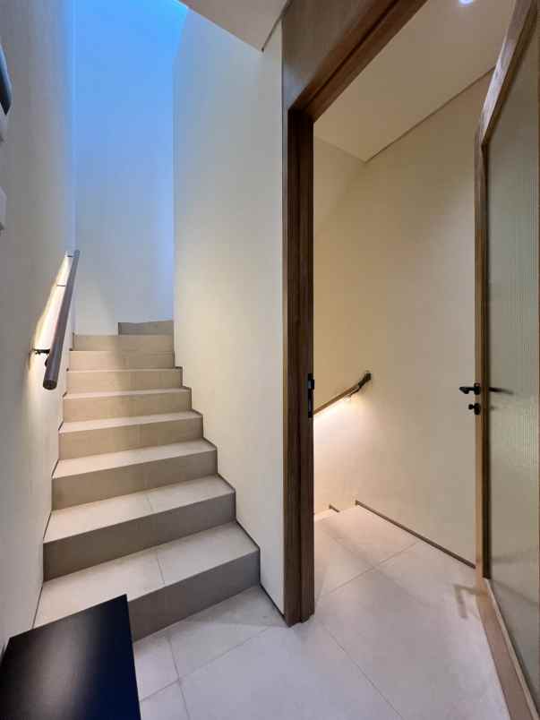 dijual rumah cinere estate depok