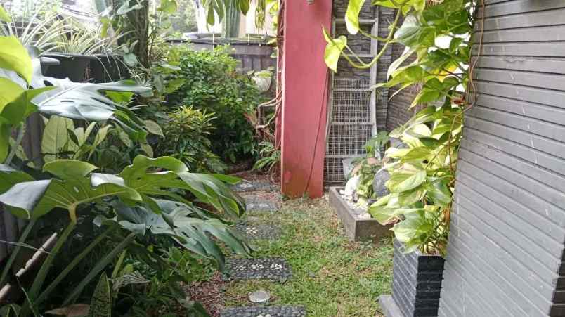 dijual rumah cipedak