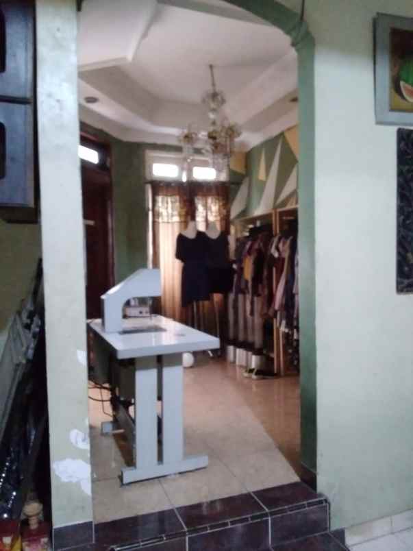 dijual rumah cirendeu