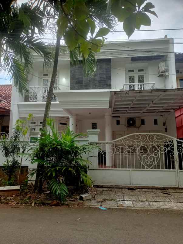 dijual rumah cirendeu