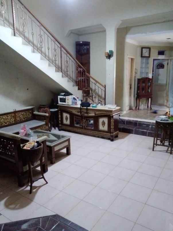 dijual rumah cirendeu