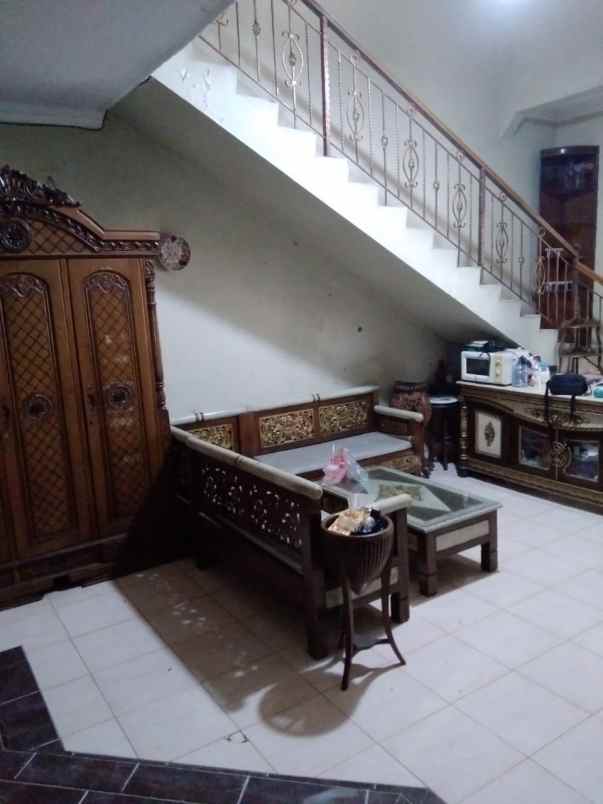 dijual rumah cirendeu