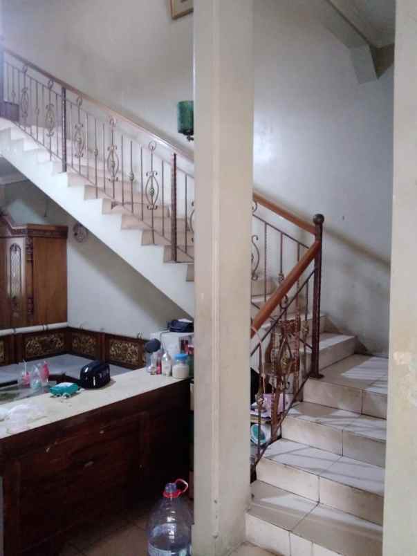 dijual rumah cirendeu