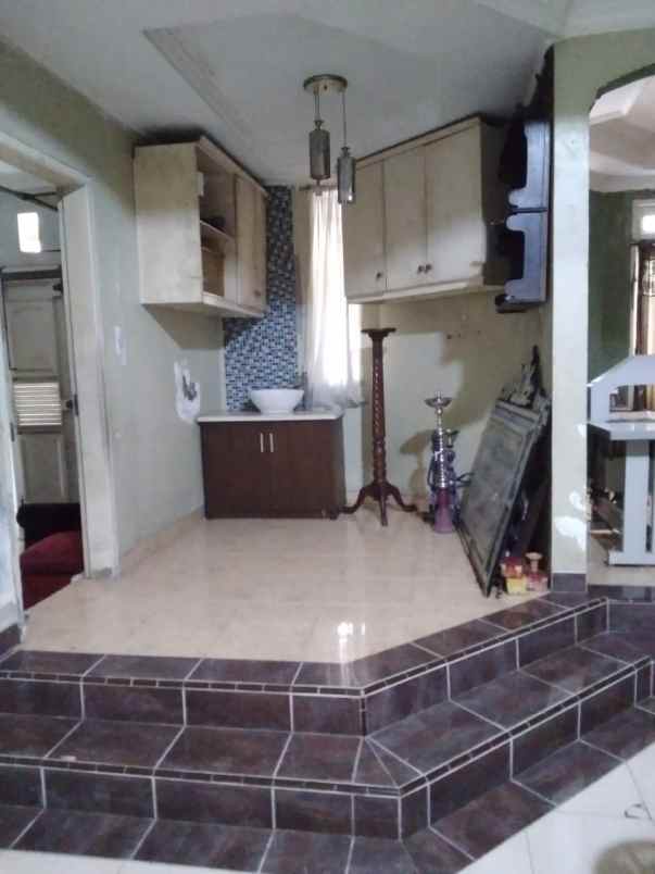 dijual rumah cirendeu