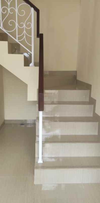 dijual rumah cluster d cataluna