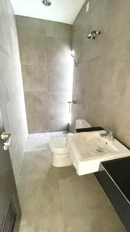 dijual rumah cluster maison de wisteria