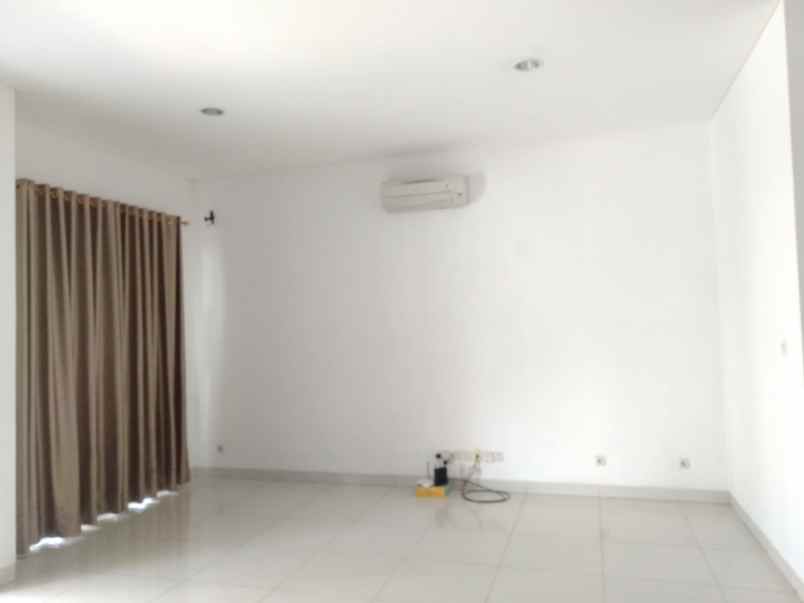 dijual rumah cluster palm spring jgc