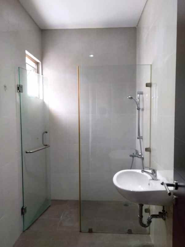 dijual rumah cluster palm spring jgc