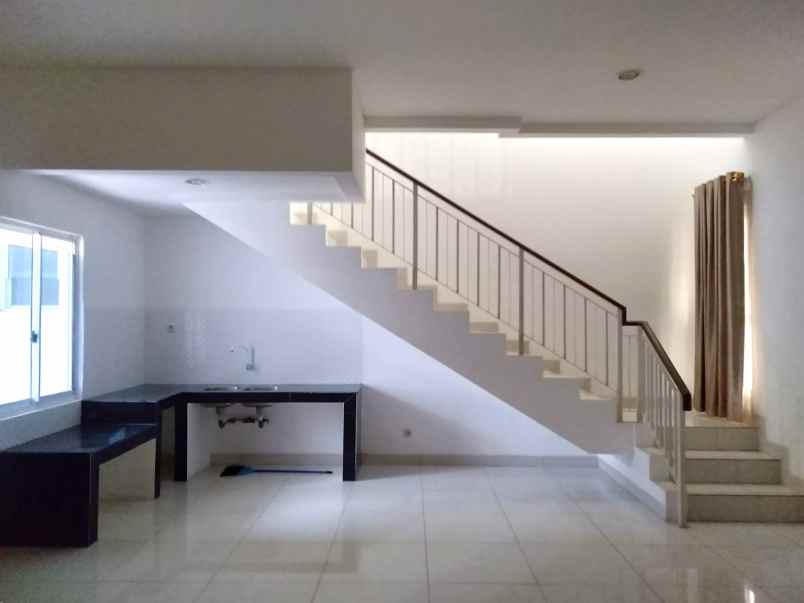 dijual rumah cluster palm spring jgc