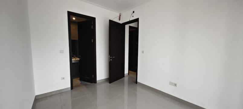 dijual rumah cluster scarlet pik2