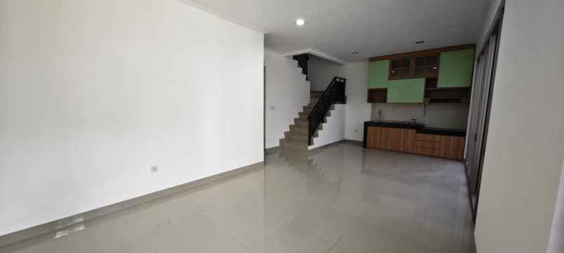 dijual rumah cluster scarlet pik2