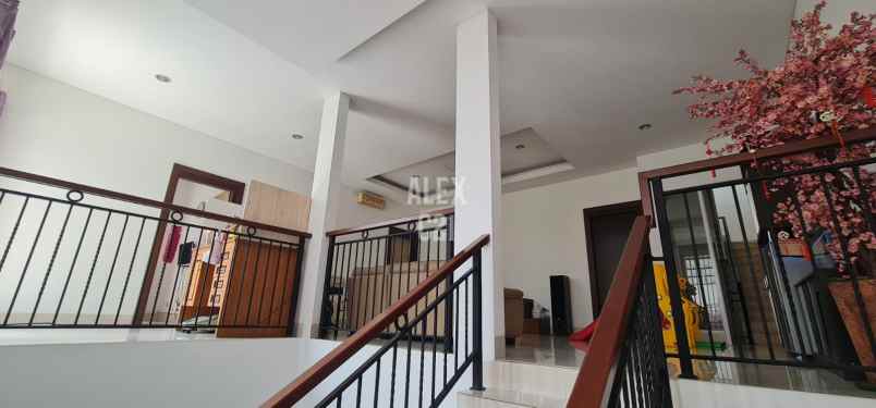 dijual rumah cluster versailles di bsd