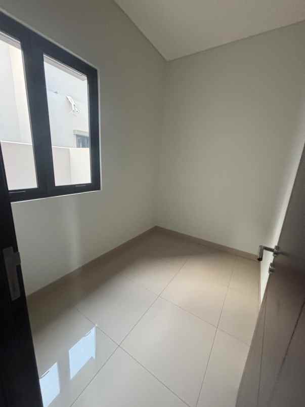 dijual rumah cluster viola summarecon