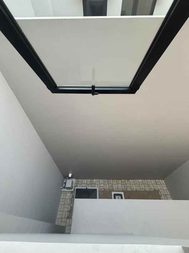 dijual rumah cluster viola summarecon