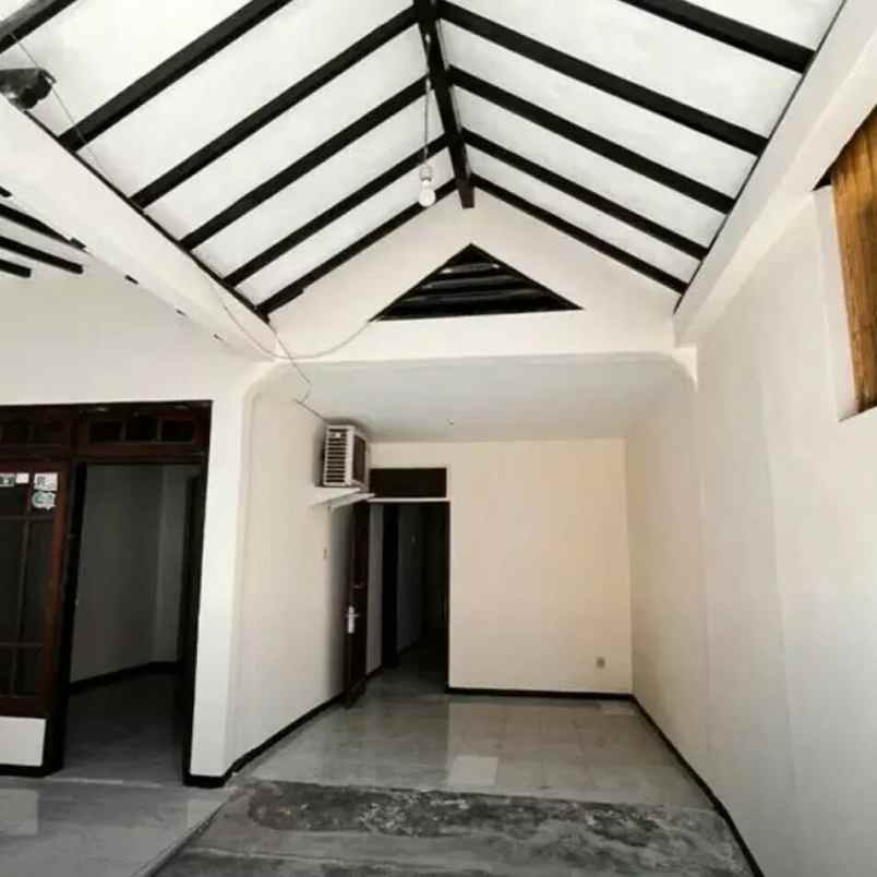 dijual rumah darmo indah selatan