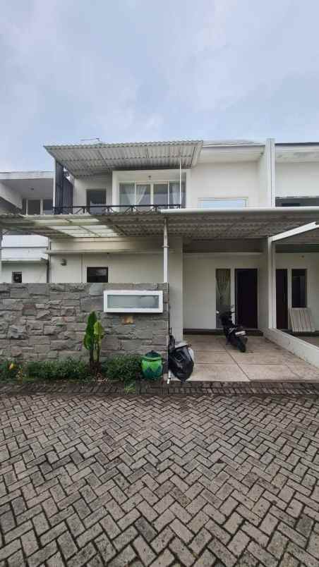 dijual rumah de casa