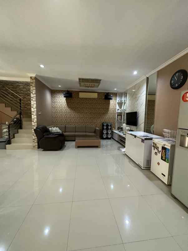 dijual rumah dharmahusada mas